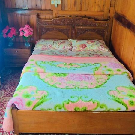 Houseboat Young Wild Rose Srinagar  Ngoại thất bức ảnh