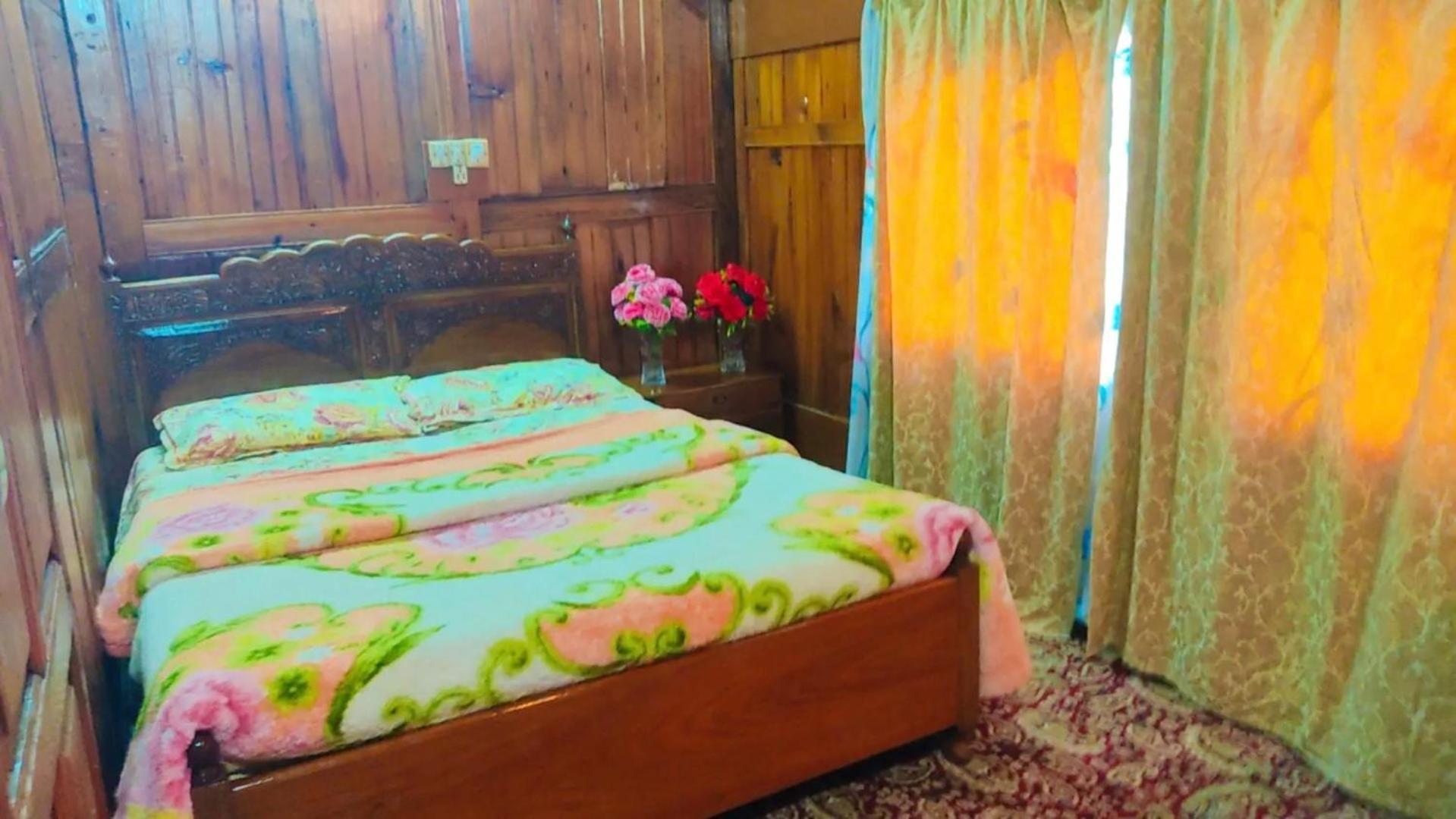 Houseboat Young Wild Rose Srinagar  Ngoại thất bức ảnh
