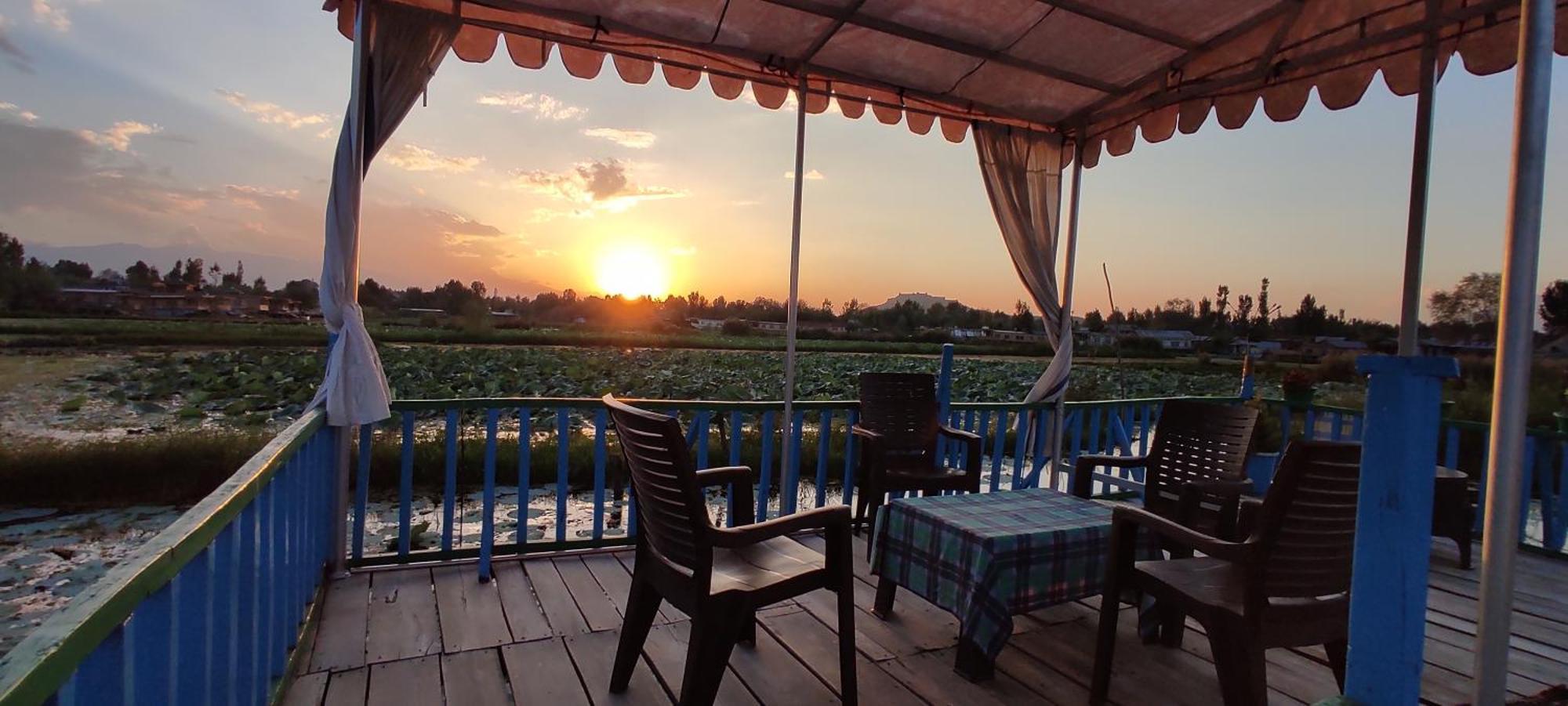 Houseboat Young Wild Rose Srinagar  Ngoại thất bức ảnh