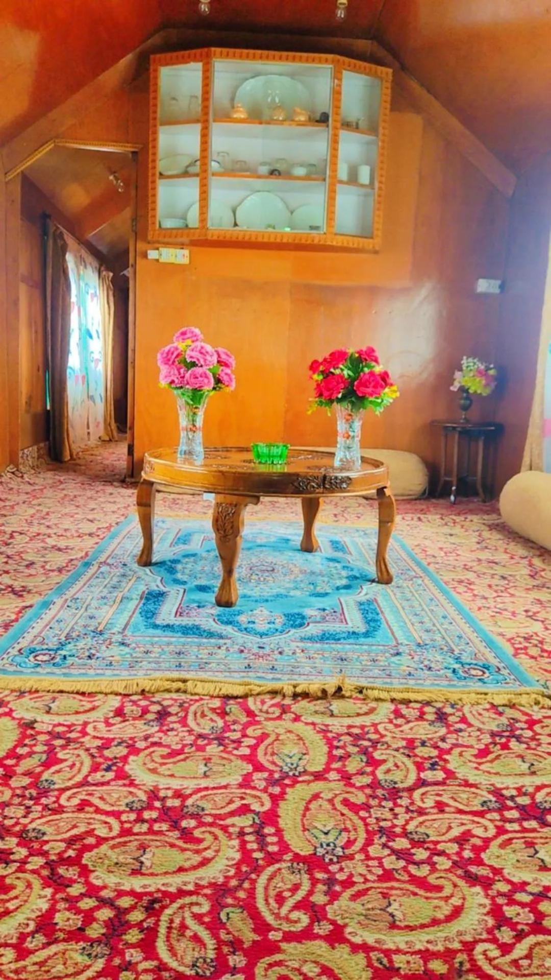 Houseboat Young Wild Rose Srinagar  Ngoại thất bức ảnh